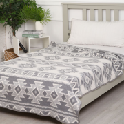 Одеяло байковое 140*205 - Орнамент с зигзагом (серый) в канте