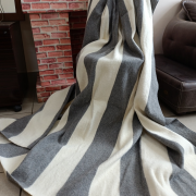 Одеяло шерстяное 70% 200*220 - Плотн.450 гр. 70% шерсти бело-серая полоса